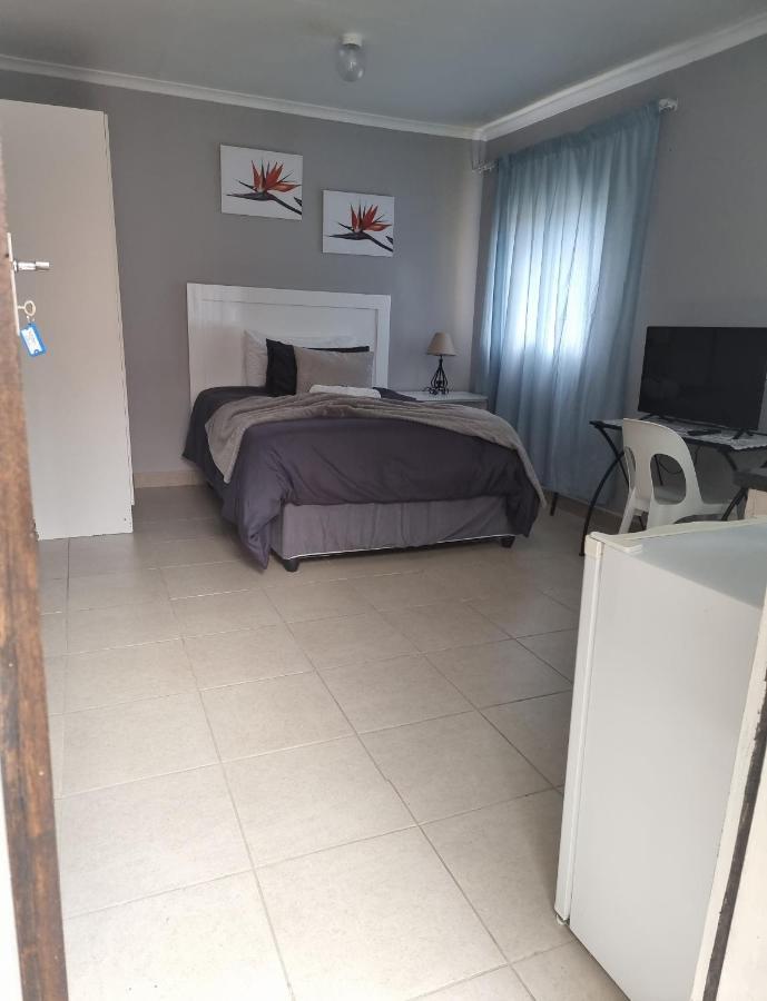 Stay At Home Airport Lodge Kempton Park Buitenkant foto