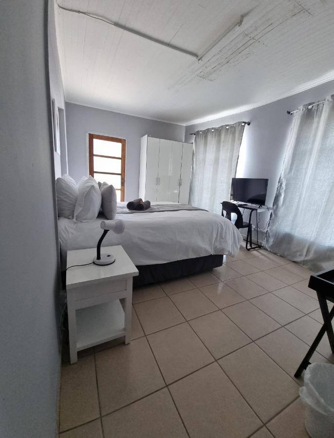 Stay At Home Airport Lodge Kempton Park Buitenkant foto