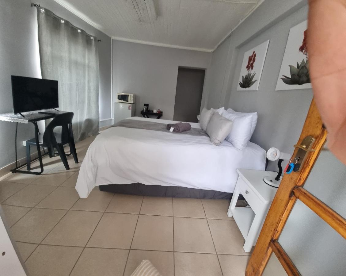 Stay At Home Airport Lodge Kempton Park Buitenkant foto