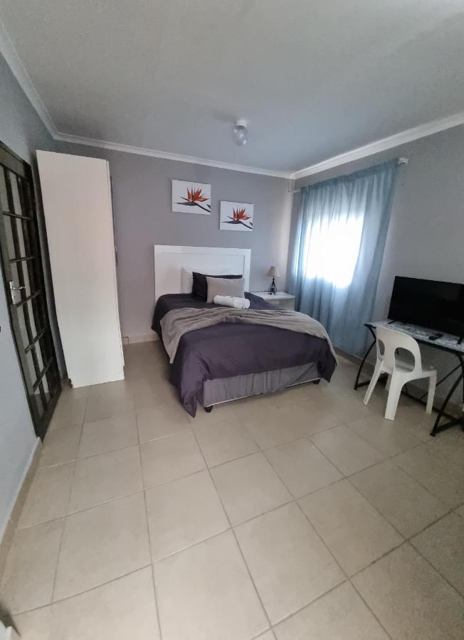 Stay At Home Airport Lodge Kempton Park Buitenkant foto