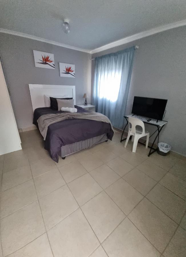 Stay At Home Airport Lodge Kempton Park Buitenkant foto
