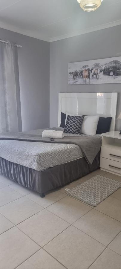 Stay At Home Airport Lodge Kempton Park Buitenkant foto