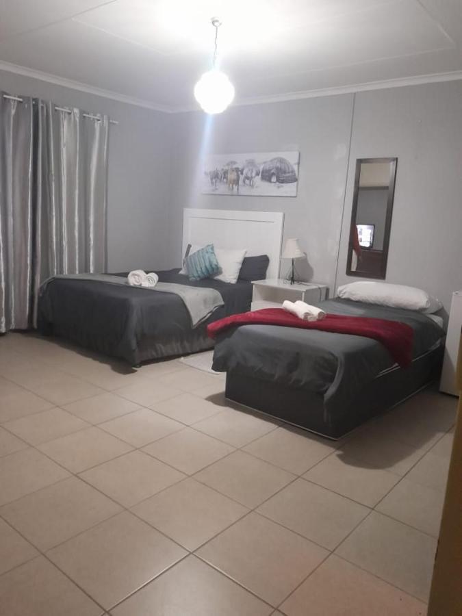 Stay At Home Airport Lodge Kempton Park Buitenkant foto